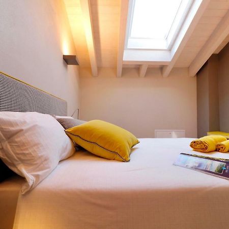 Castelli Delux Apartment เมนาจโจ ภายนอก รูปภาพ