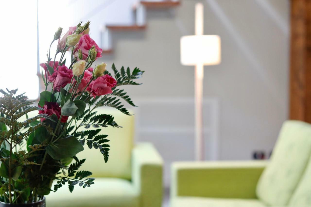 Castelli Delux Apartment เมนาจโจ ภายนอก รูปภาพ