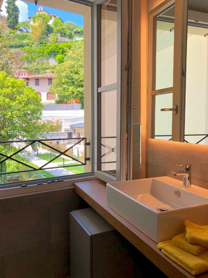 Castelli Delux Apartment เมนาจโจ ภายนอก รูปภาพ