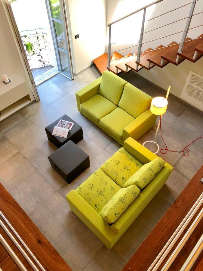 Castelli Delux Apartment เมนาจโจ ภายนอก รูปภาพ